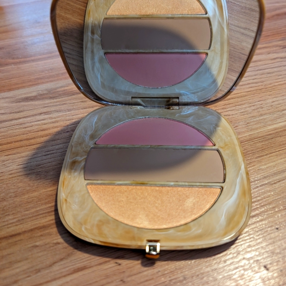 Marc Jacobs tan tastic glow palette